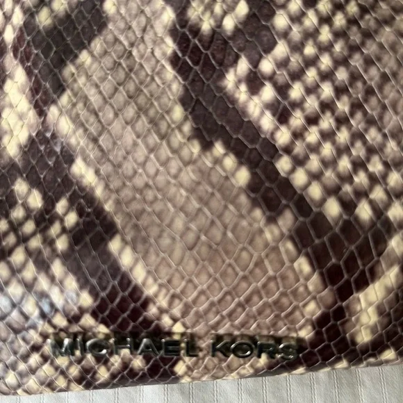 Michael Kors snakeskin texture leather bag  in good condition - Picture 2 of 3
